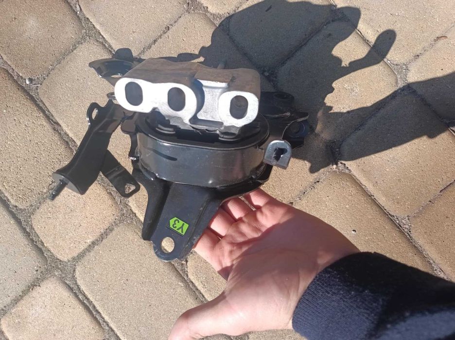 Toyota CH-R II łapa Y3 poduszka silnika wysyłka