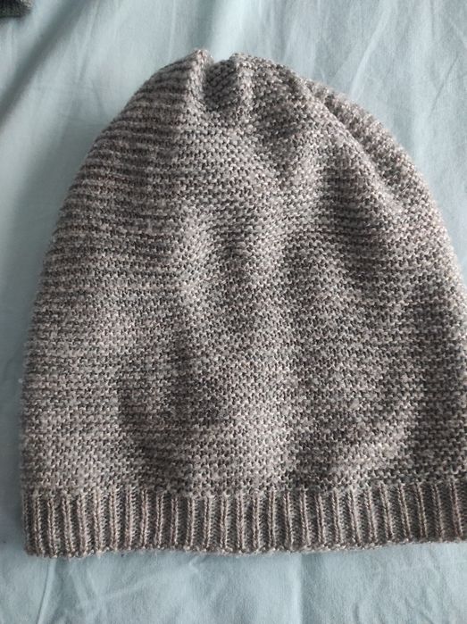 Czapka Reserved szara z złotą nitką