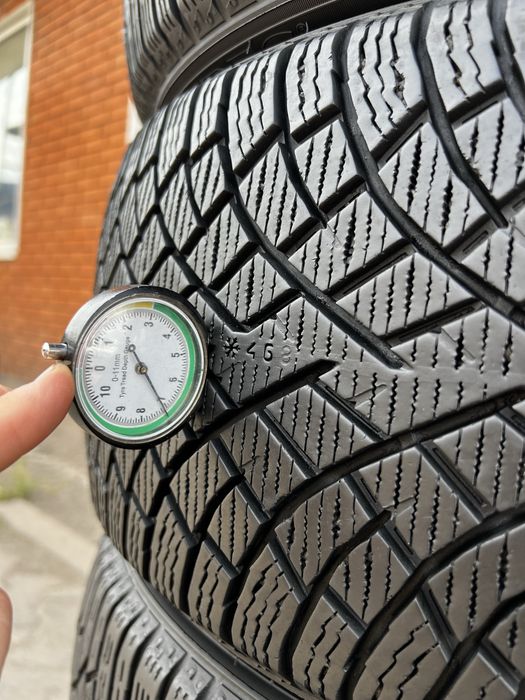 Зимові Шини R18 235/45 Nokian Hakkapelita R5