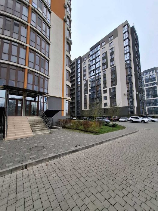 Продаю фасадне приміщення на 1 поверсі. ЖК Паркова Алея. 65м2