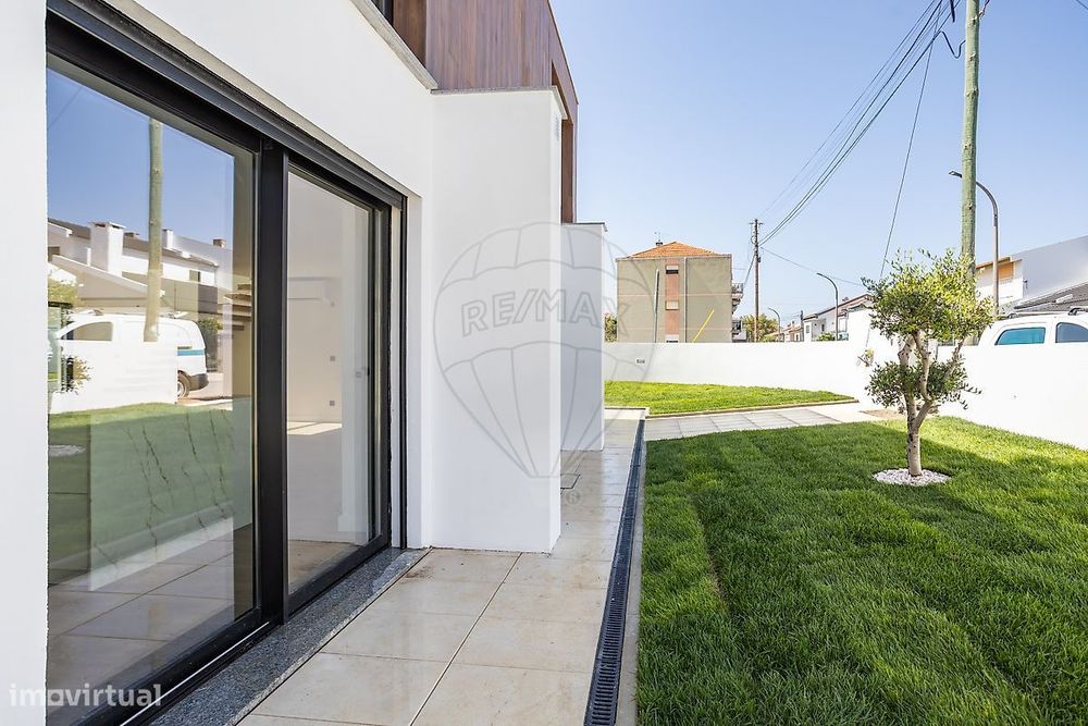 Moradia T4 para venda