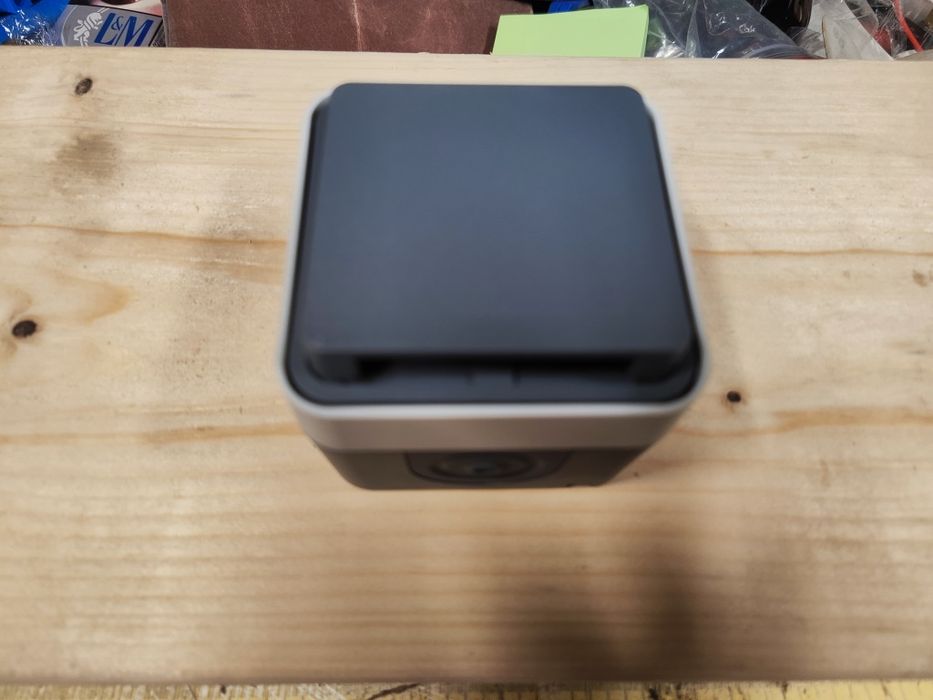 Gniazdko sieciowe 230 z klapką.