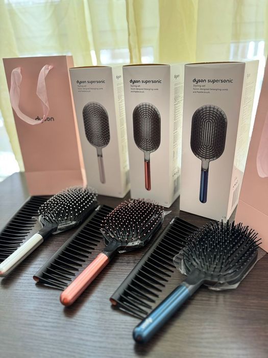 Подарункове пакування!Набір щіток Dyson 2 предемети , щітка та гребінь