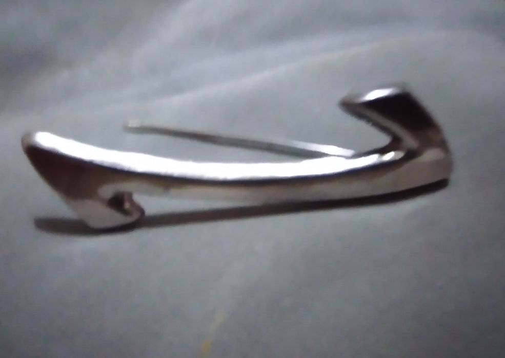 Alfinete em prata