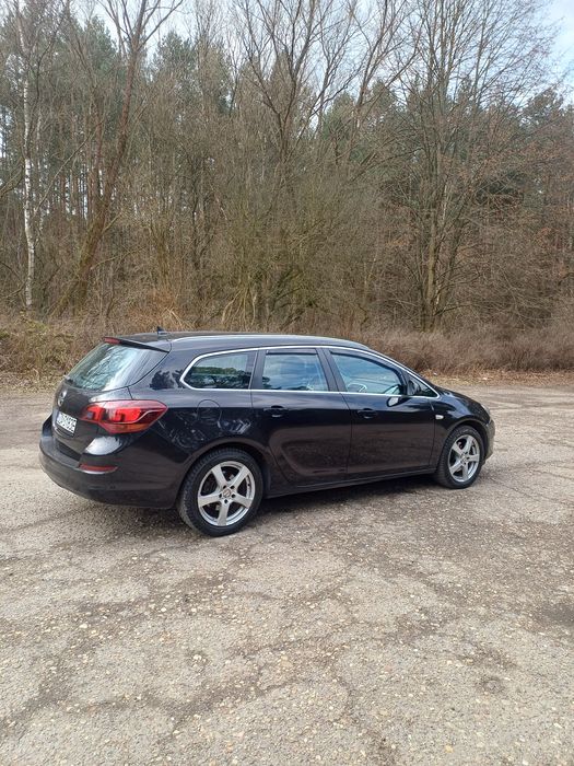 SPRZEDAM Opel Astra J 2011r.