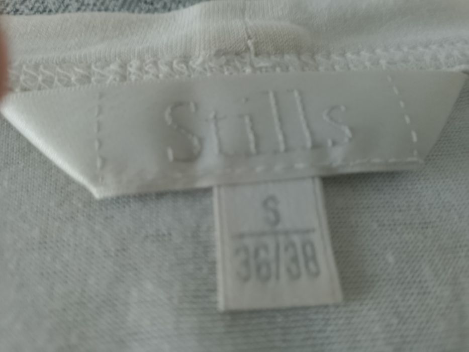 Biały top na ramiączkach STILS