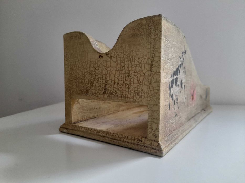 Suporte de garrafa em madeira decorada à mão