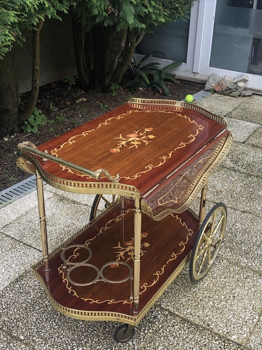 Carrinho em Madeira com Detalhes em Dourado