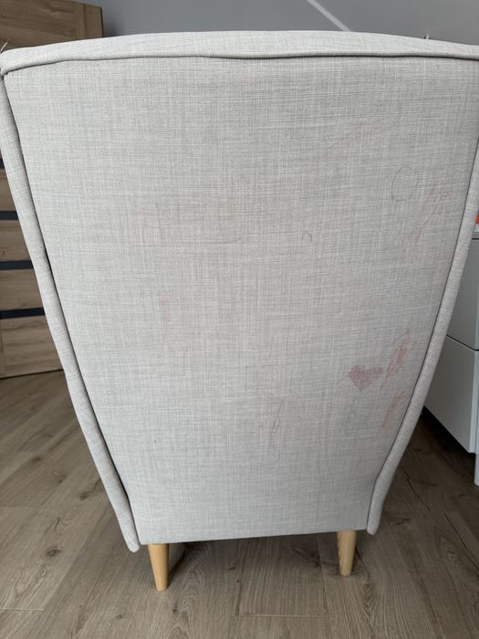 Ikea strandmon z podnóżkiem beżowy