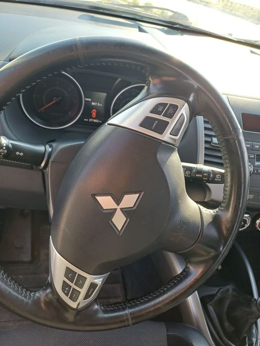 Mitsubishi outlender 2.0