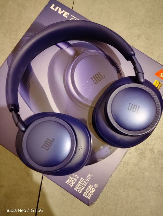навушники JBL live780.