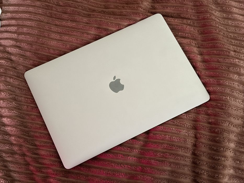 Apple MacBook Pro 15 2018 Intel i7 16gb Ram 512gb SSD