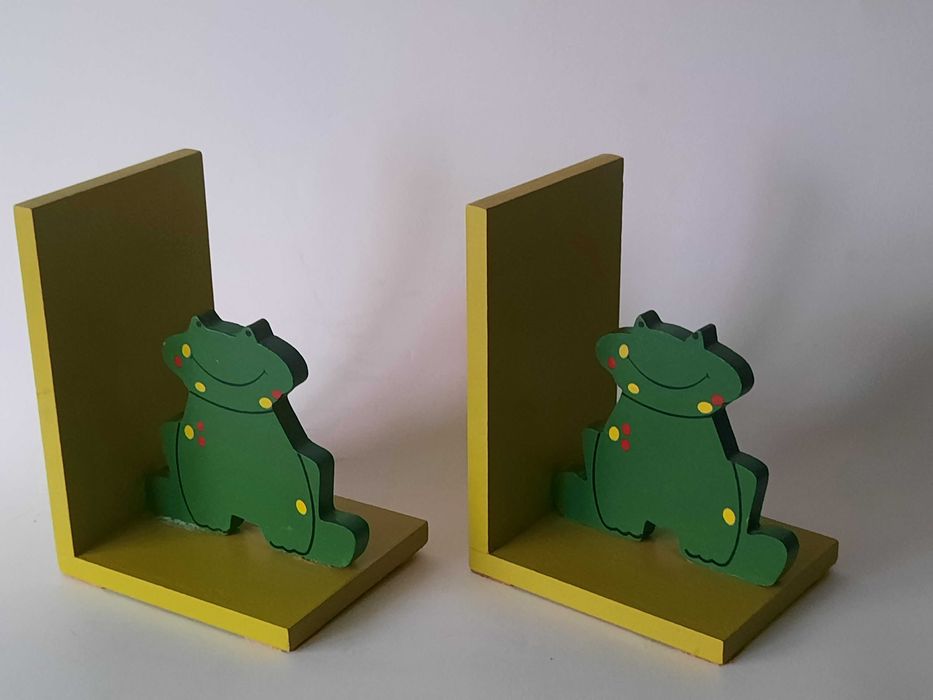 drewniane podpórki do książek z żabką- komplet dla dzieci