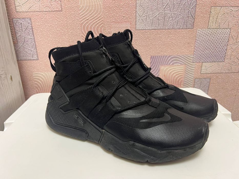 Ботинки Чоловічі кросівки Nike Air Huarache Gripp Triple Black