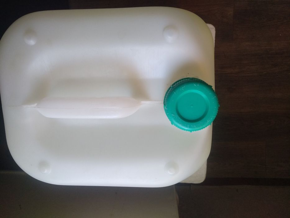 Каністра 10л. пластикова б/в (бензин)