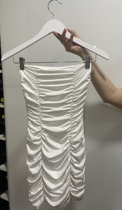 Vestido branco justo