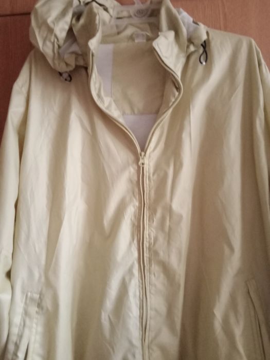 Продам      курточки и плащ большого размера