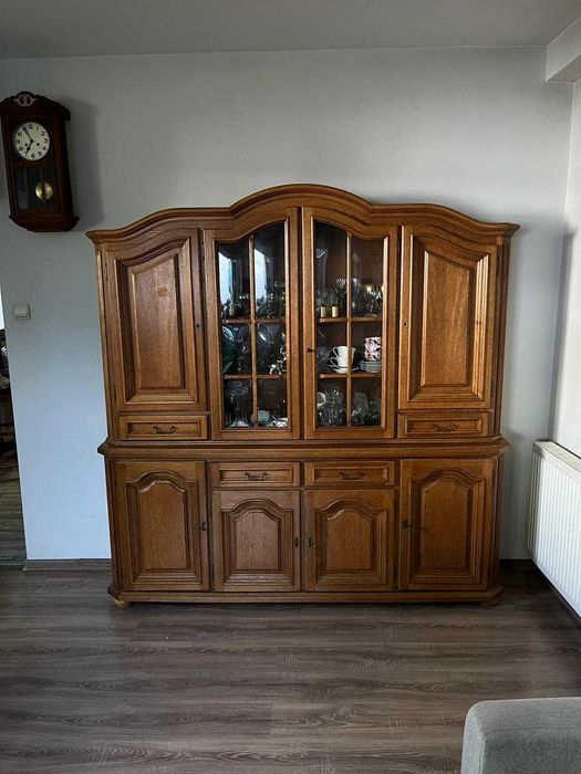 Komplet mebli.