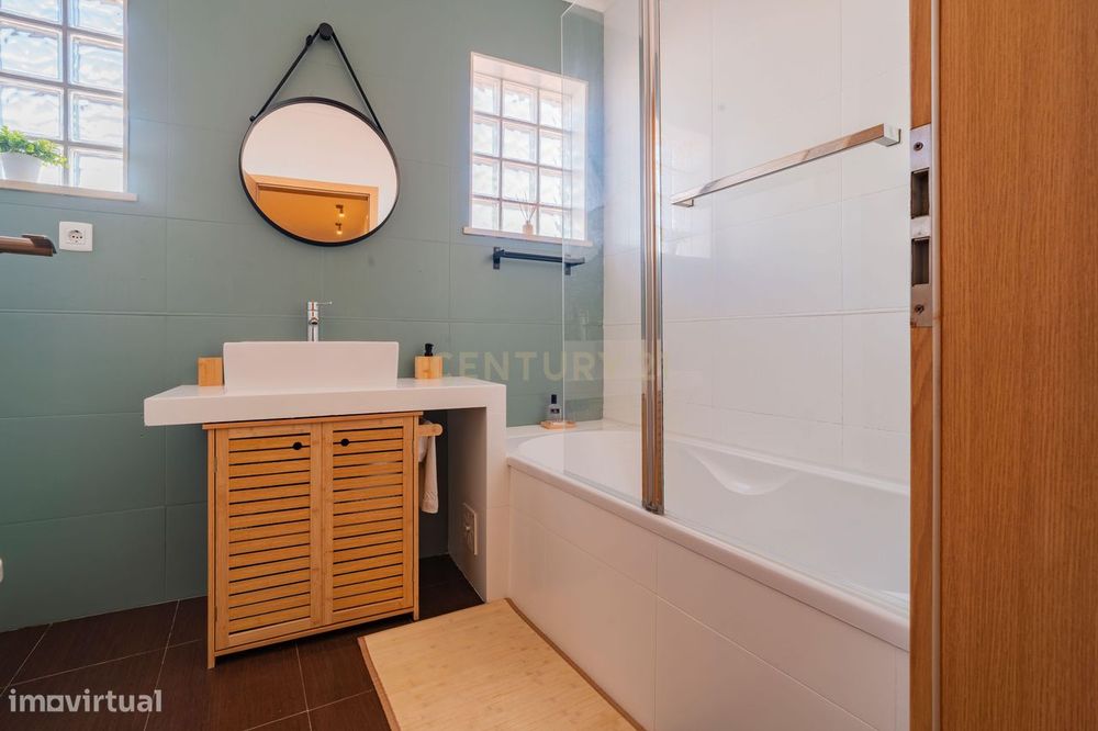 Apartamento T2 com garagem, churrasqueira e espaço exterior | Vieira d