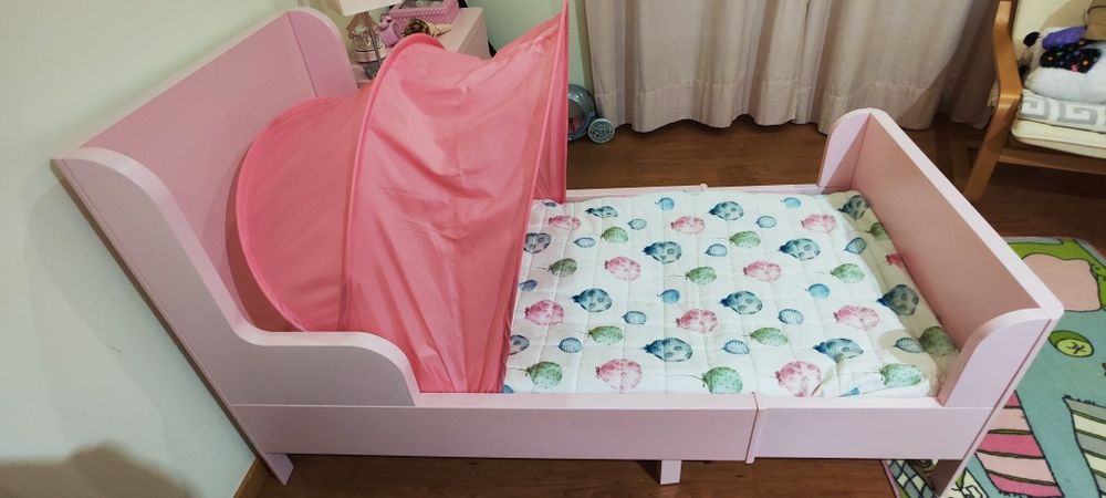 Conjunto IKEA: cama extensível BUSUNGE + colchão VIMSIG + cómoda BUSUN