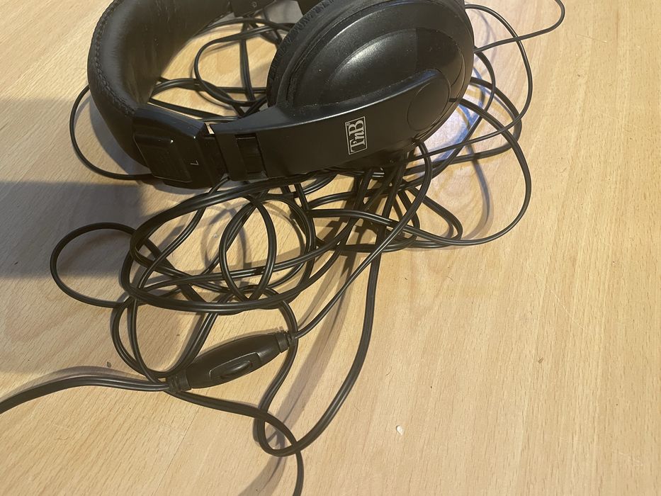 Auricular com fio de 8 metros - TnB