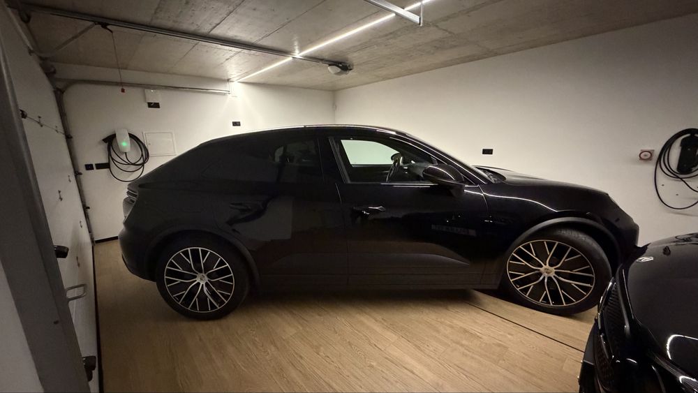 Porsche Macan Electric 4 — photo 3