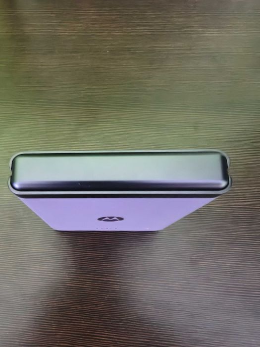 Motorola RAZR 40, bez śladów użytkowania