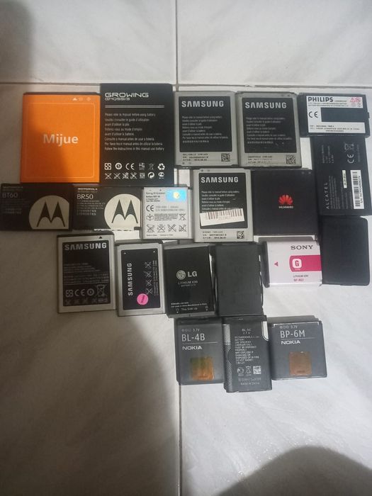 Baterias carregadores phones  5€ ler descrição