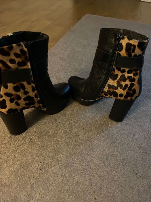 Botins pele com pelo animal