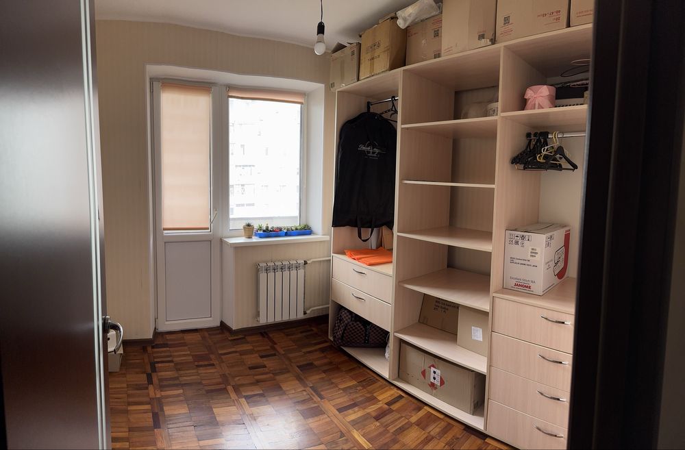 Продается  4 ком квартира по ул Сергея Синенко 8/9