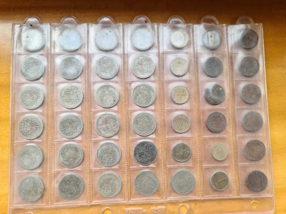 varias moedas antigas