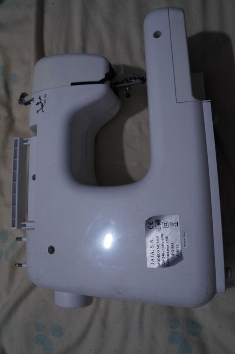 Máquina Costura Jata: 2 euros