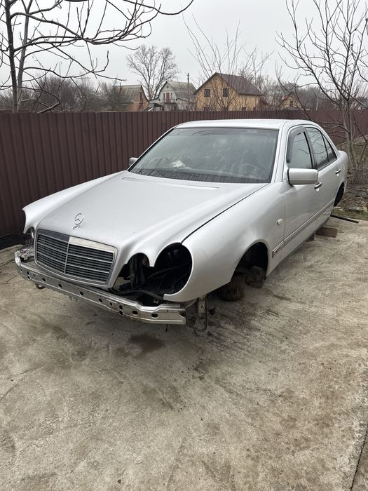 Продам капот мерседес w 210