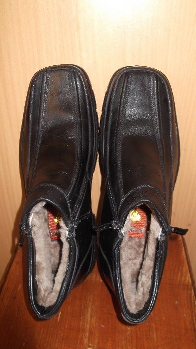 Продам зимние кожаные ботинки на овчине.