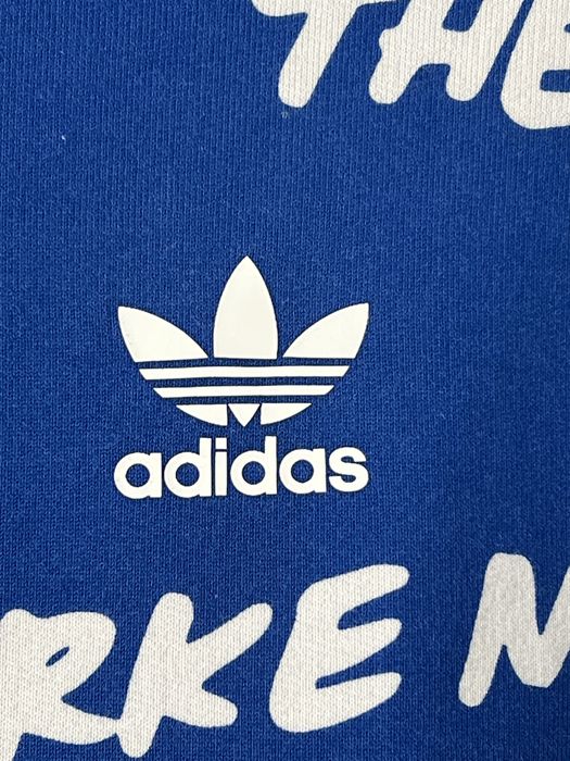Niebieska bluza Adidas BK5998 NYC Graffiti Crew Sweatshirt