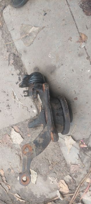 Поворотний кулак правий цапфа рено лагуна 2 reno laguna 2