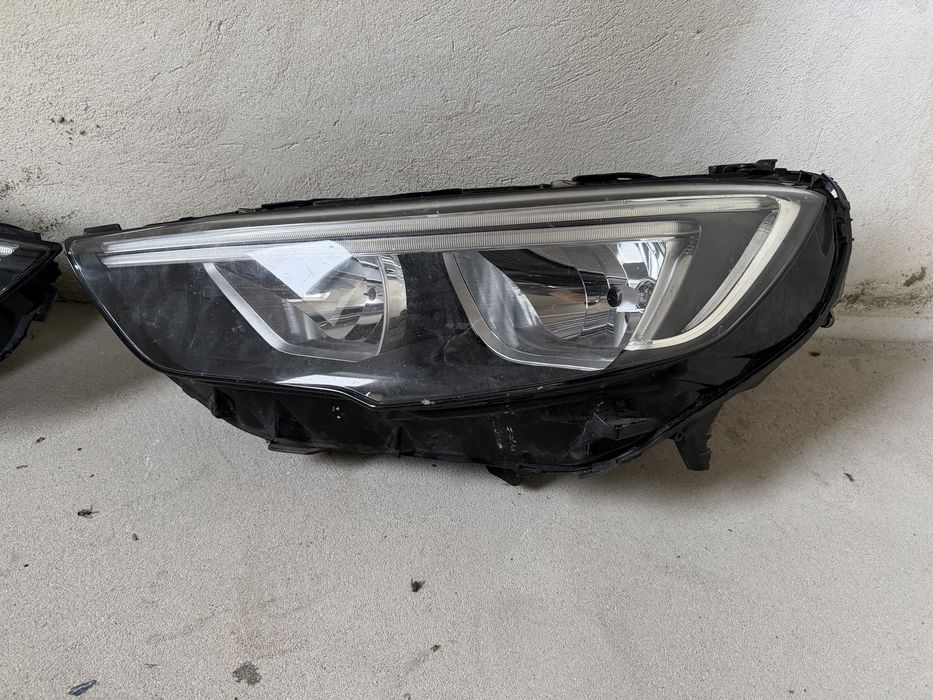 Фара передняя Opel Insignia B