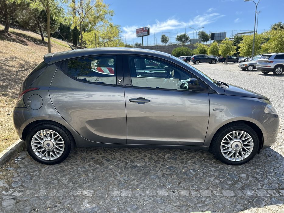 Lancia Ypsilon 1.2 69 hp | 2014 | 5 Doors | Gasoline | Air Conditioning | 138,000 km