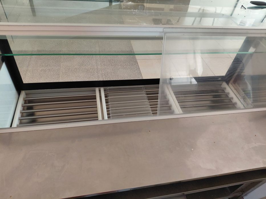 Balcão em inox com vitrine seca Indutel