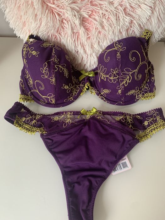 Conjunto novo q estrear com etiqueta tamanho 80C