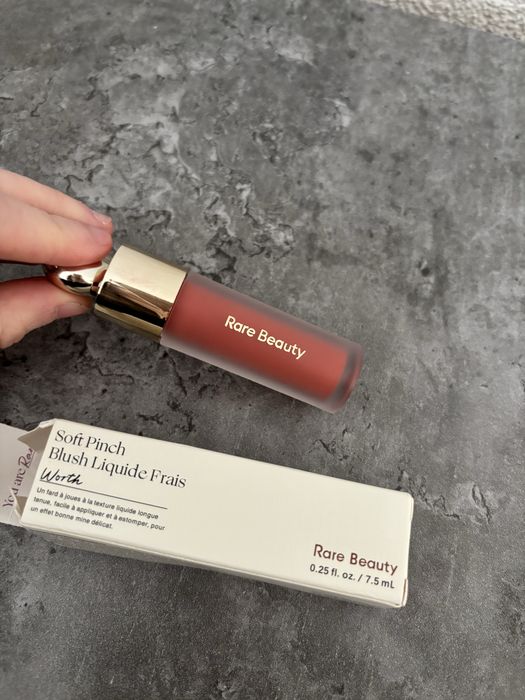 Róż w płynie Rare Beauty Soft Pinch Liquid Blush viral trwały glow