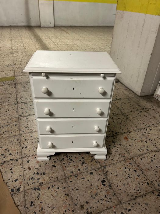 Pequenos moveis em muito bom estado, vintage