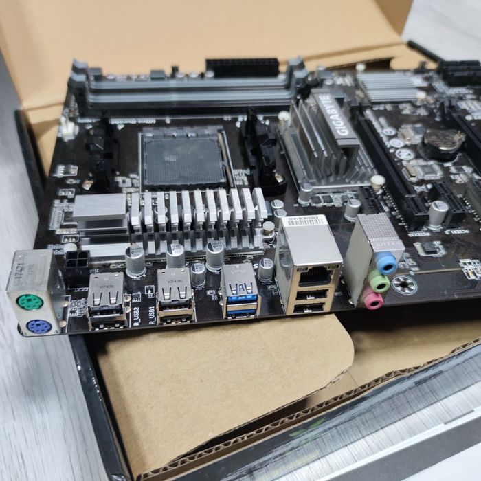 Материнская плата GIGABYTE GA970ADS3P 1 700 грн. Комплектуючі та аксесуари Кривий Ріг на Olx
