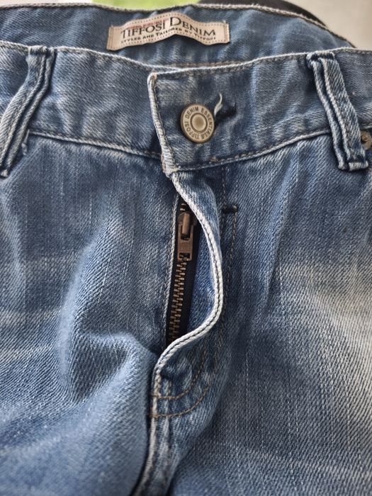 Calças de ganga clara da Tiffosi Denim.
Tamanho 13-14 anos.
Usado, ape