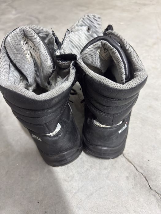 Botas de trabalho usadas