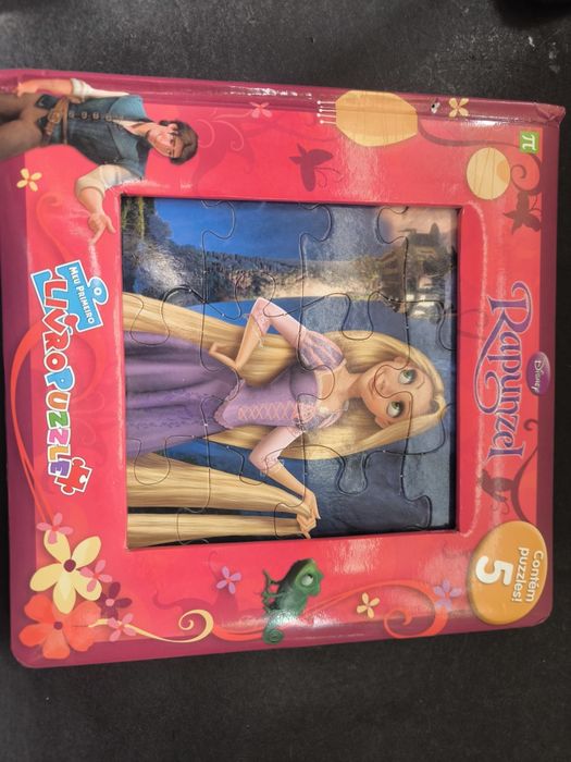 Livro Rapunzel livro Puzzle 
Sabes onde colocar as peças do puzzle? 
J
