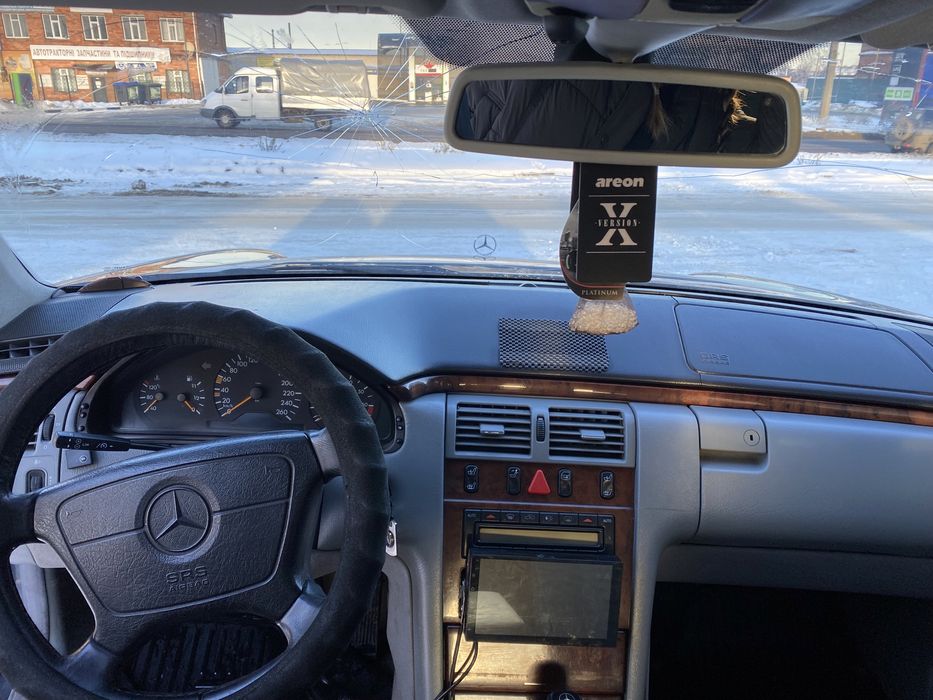 Мерседес 210 4.3 V8