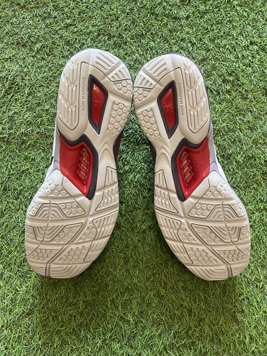 Волейбольні кросівки mizuno
