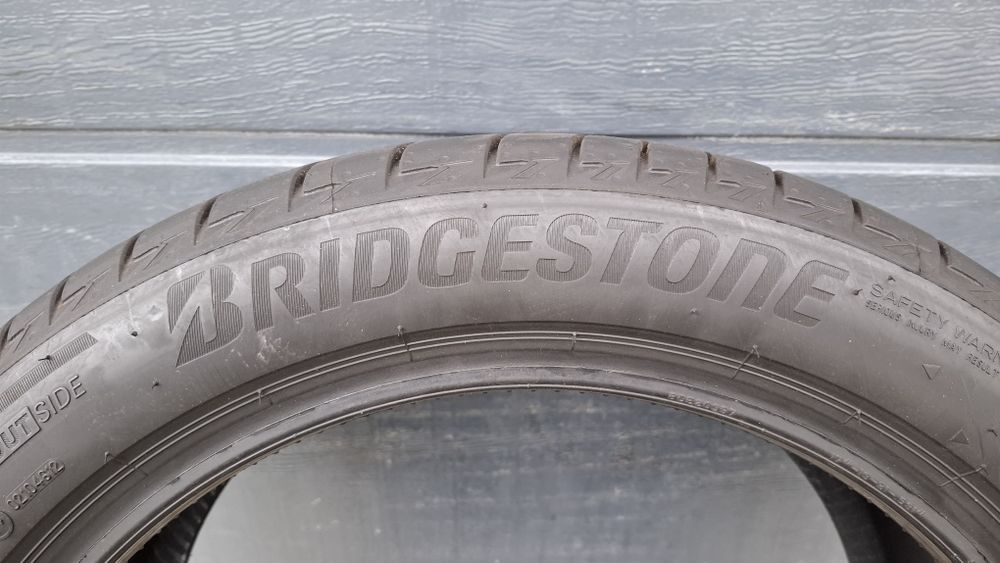 Bridgestone 225/45 R17 Turanza T005