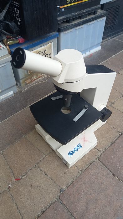Mikroskop laboratoryjny Studar